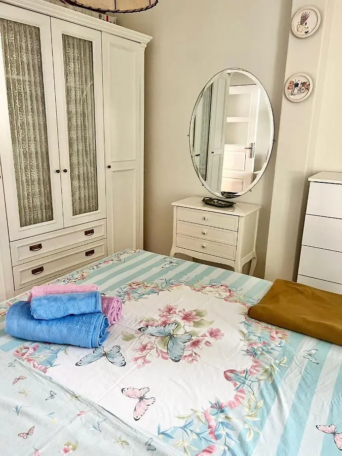 Apartment Very Close To Bosphorus, Beautiful 2 Rooms 1 Salon Flat, Excellent Location Istanbul